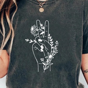 Flower Two Hand Fingers Peace Sign T-Shirt, Hippy Floral Peace T Shirt, Trendy World Peace Anti War Human Rights Tee, Cool Shirt for Women's