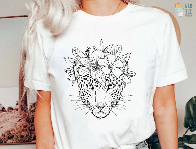 Boho flores gato salvaje guepardo leopardo cara camiseta de moda, bosque tropical floral botánico gato salvaje camisa de animales, camiseta de viaje Jungle Safari Blanco