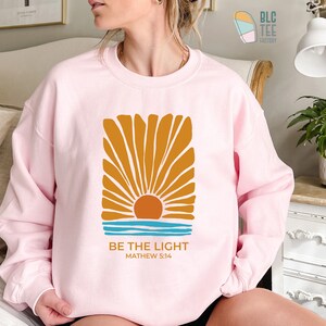 Retro Be The Light Mathew 5:14 Christian T-Shirt, Bible Verse Sunburst Flower Sea Sun Religious Jesus God Shirt,Inspirational Blessed Tee Pink