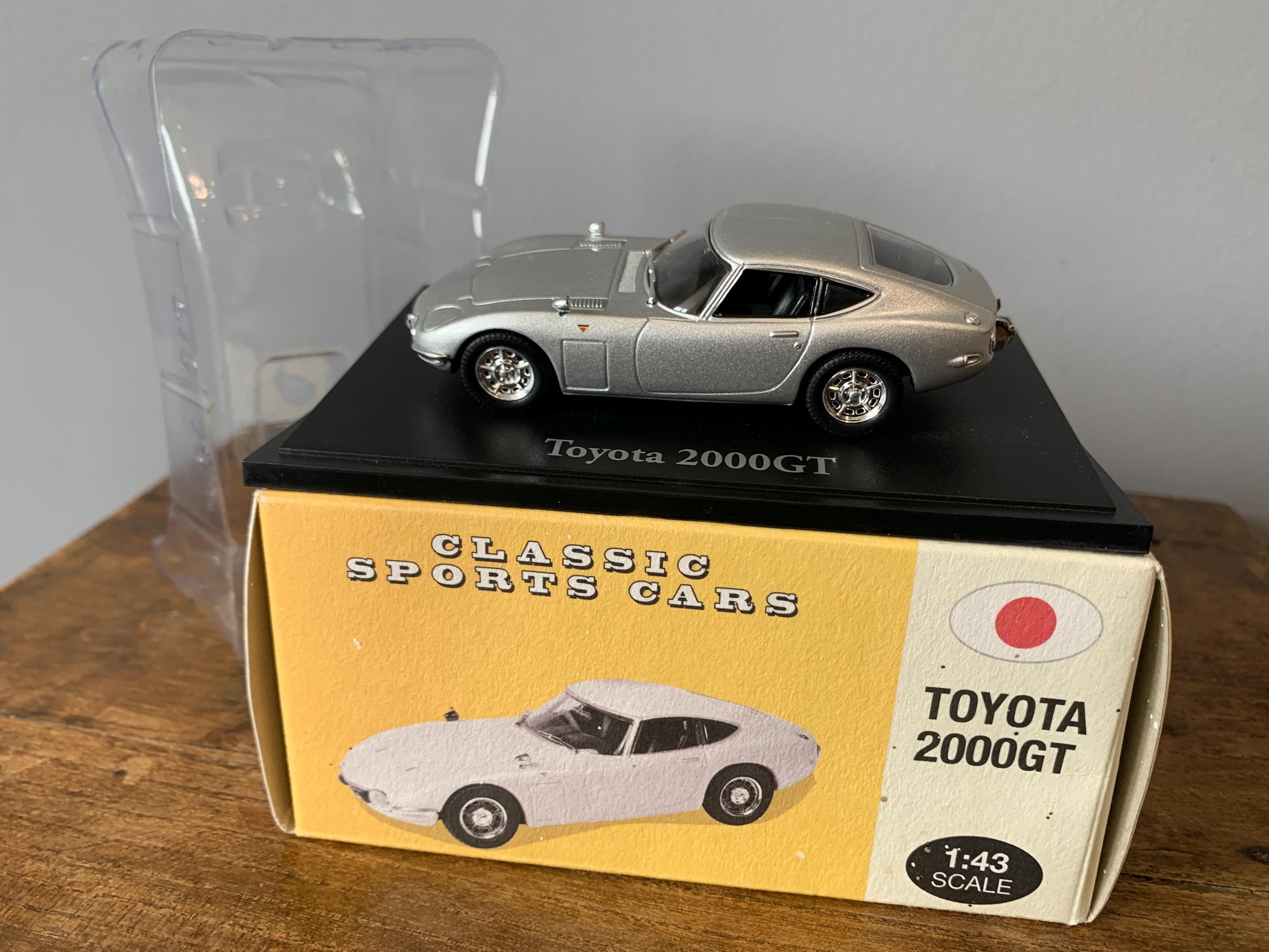 TOYOTA 2000 GT 1:43 Scale Model by Atlas Editions, Birthday or