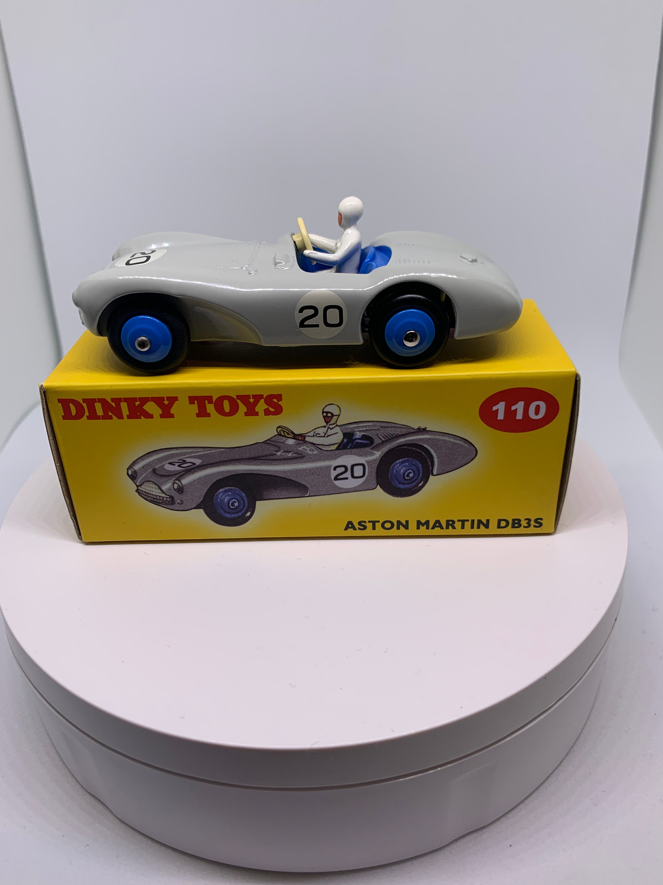 Dinky hotsell aston martin