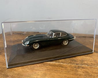 JAGUAR E-Type クーペ - グリーン - ディスプレイボックスにマウントされた Atlas 製 1:43 スケール モデル、誕生日プレゼント (669)