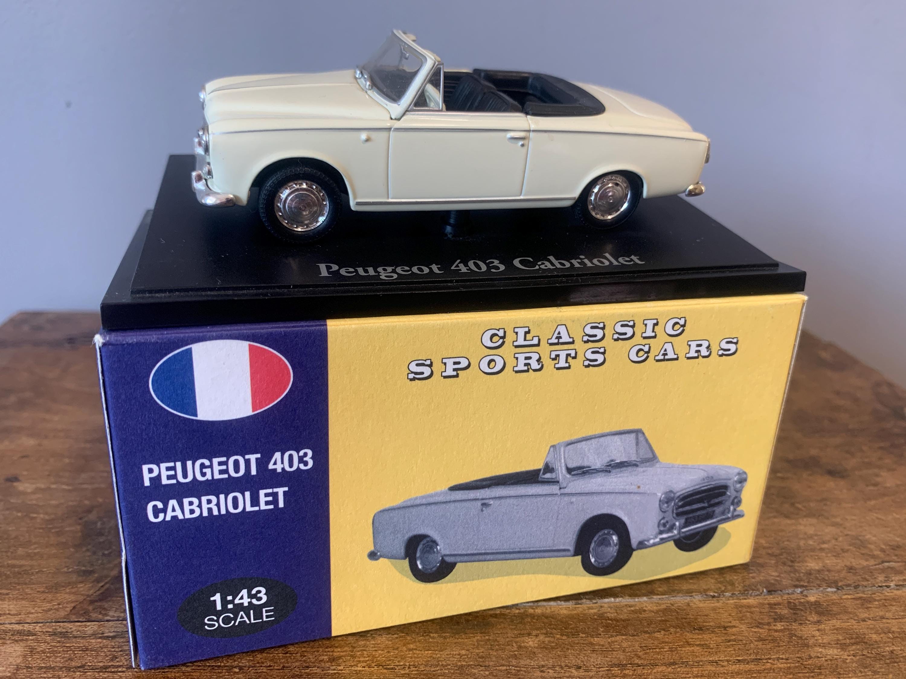 PEUGEOT 403 CABRIOLET neuve solido n° 4596 au 1:43 EUR 7,00 - FR