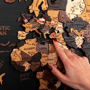 Personalisierte Holz Weltkarte Wandkunst über dem Bett Dekor, Push Pin Karte Wohnung Dekor, Paare Geschenk Holzkarte, Weltkarte Geburtstagsgeschenke