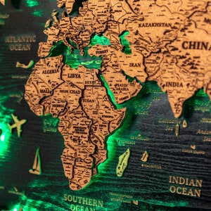 Mappa del mondo in tela e sughero, decorazione da viaggio, mappa con puntine da disegno, regalo per il nuovo appartamento, mappa del mondo in legno, mappa del mondo a LED da parete. Mappa del mondo in legno 3D.
