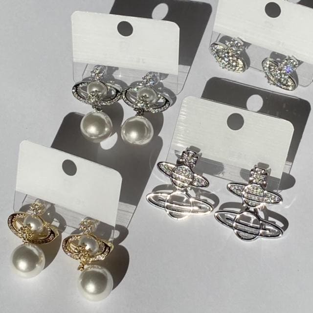 Orecchini a bottone con pianeta Saturno - Scegli una gemma! Argento sterling, perni con anelli orbitali, gemme autentiche da 4 mm, senza nichel e ipoallergenici. - Italia