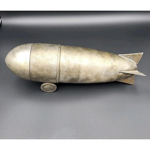 ZEPPELIN SHAKER 40 シルバー 未使用品 Vintage Art Deco Silver Zeppelin Cocktail Shaker | Chairish