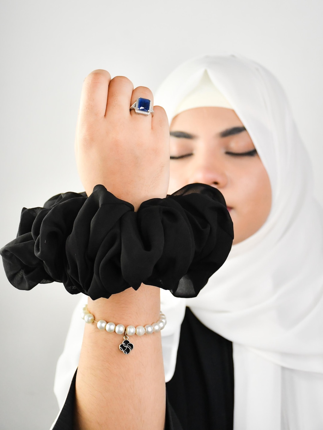 how to wear hijab scrunchie