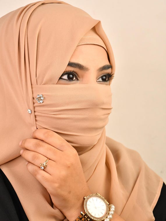 how to wear mask on hijab
