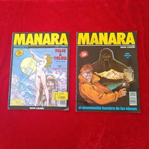 Może przedstawiać: Dwa komiksy Manara z żółtymi tytułami. Lewa okładka przedstawia postać na tle żółtego księżyca i niebieskiego nieba z napisem Viaje a Tulum. Prawa okładka pokazuje osobę w pomarańczowej kurtce z ciemnym stworzeniem i napisem el abominable hombre de las nieves.