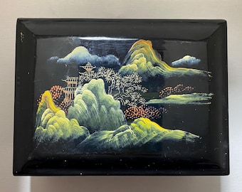boîte à bijoux vintage en bois laqué avec peinture traditionnelle asiatique