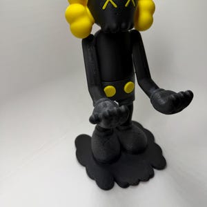 Puede incluir: Un juego de tres tazas de cer&aacute;mica con un acabado mate moteado. Las tazas son de color crema, marr&oacute;n claro y marr&oacute;n oscuro. Cada taza tiene un dise&ntilde;o sencillo y un asa redondeada.