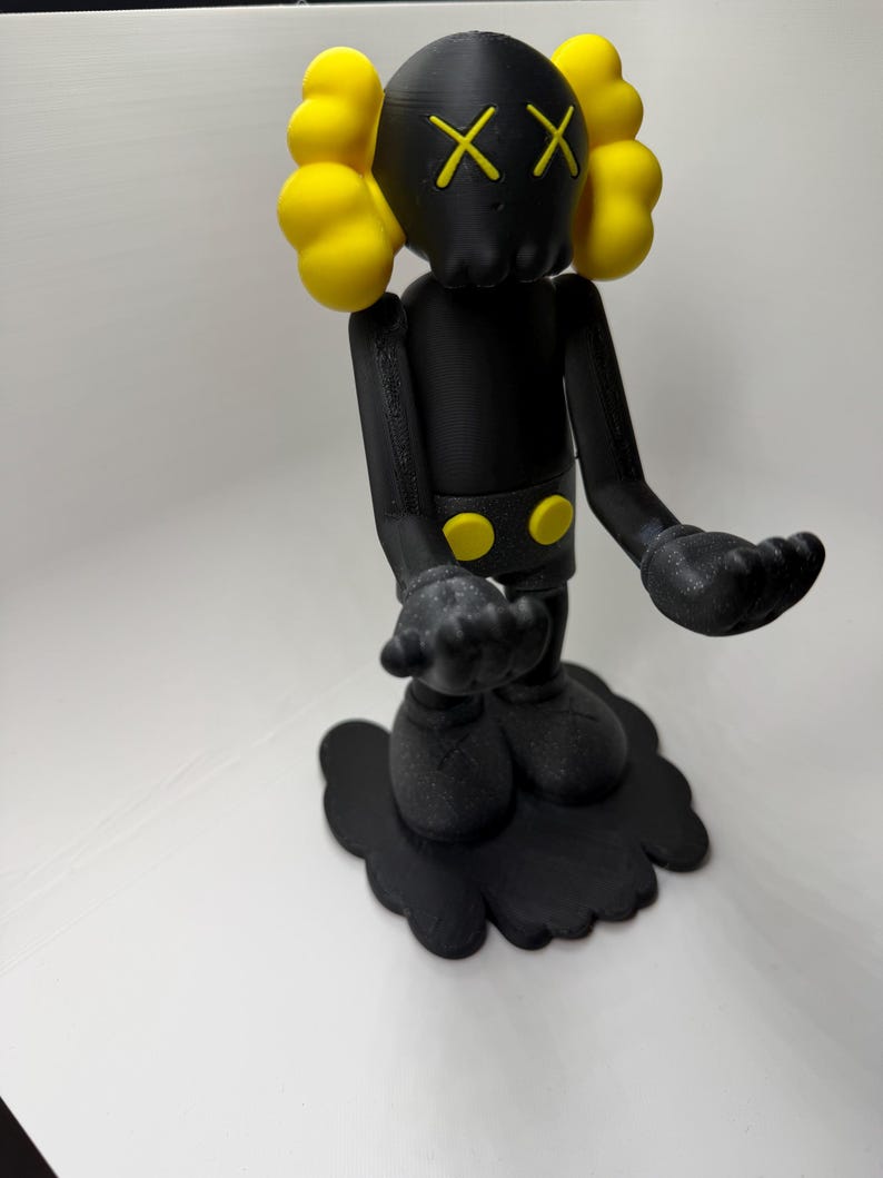 Puede incluir: Un juego de tres tazas de cer&aacute;mica con un acabado mate moteado. Las tazas son de color crema, marr&oacute;n claro y marr&oacute;n oscuro. Cada taza tiene un dise&ntilde;o sencillo y un asa redondeada.