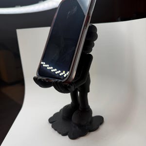 Puede incluir: Un letrero de madera r&uacute;stica con el texto "Welcome to our home" en letras blancas. El letrero presenta un acabado envejecido y un dise&ntilde;o sencillo y acogedor, perfecto para un porche o entrada.