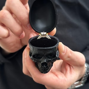 Doos met schedelring. Ringhouder. Originele doos met verlovingsringen. Ringdoos voor voorstellen of trouwbedankjes.  Ring niet inbegrepen.