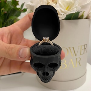 Gothic skull ring box. Proposals engagement box.