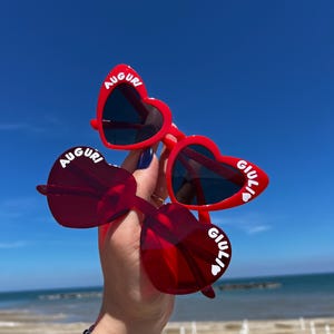 Occhiali da sole a forma di cuore personalizzati – per feste indimenticabili!