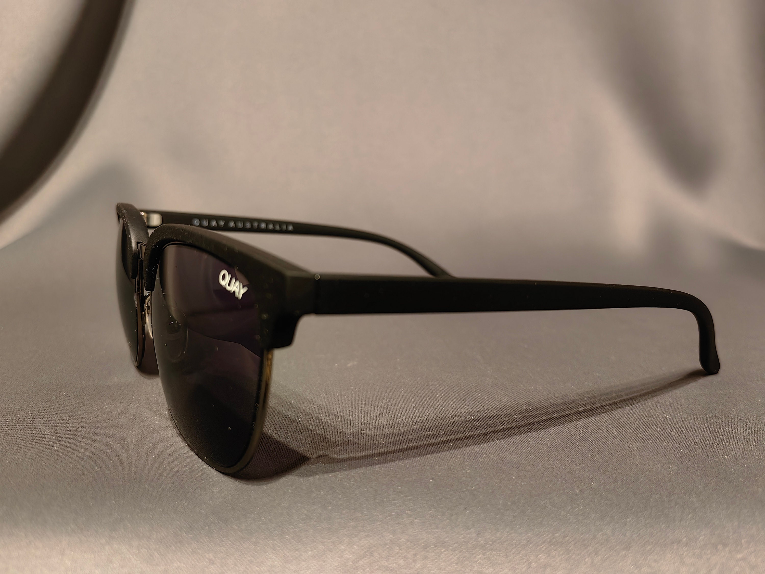 Sunglasses QUAY Australia Evasive Polarized. Sunglasses in  display picture 2