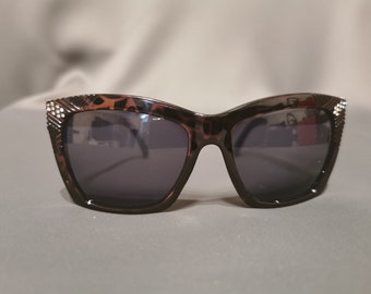 Vintage sunglasses Zebra, Beautiful sunglasses, Women's frame