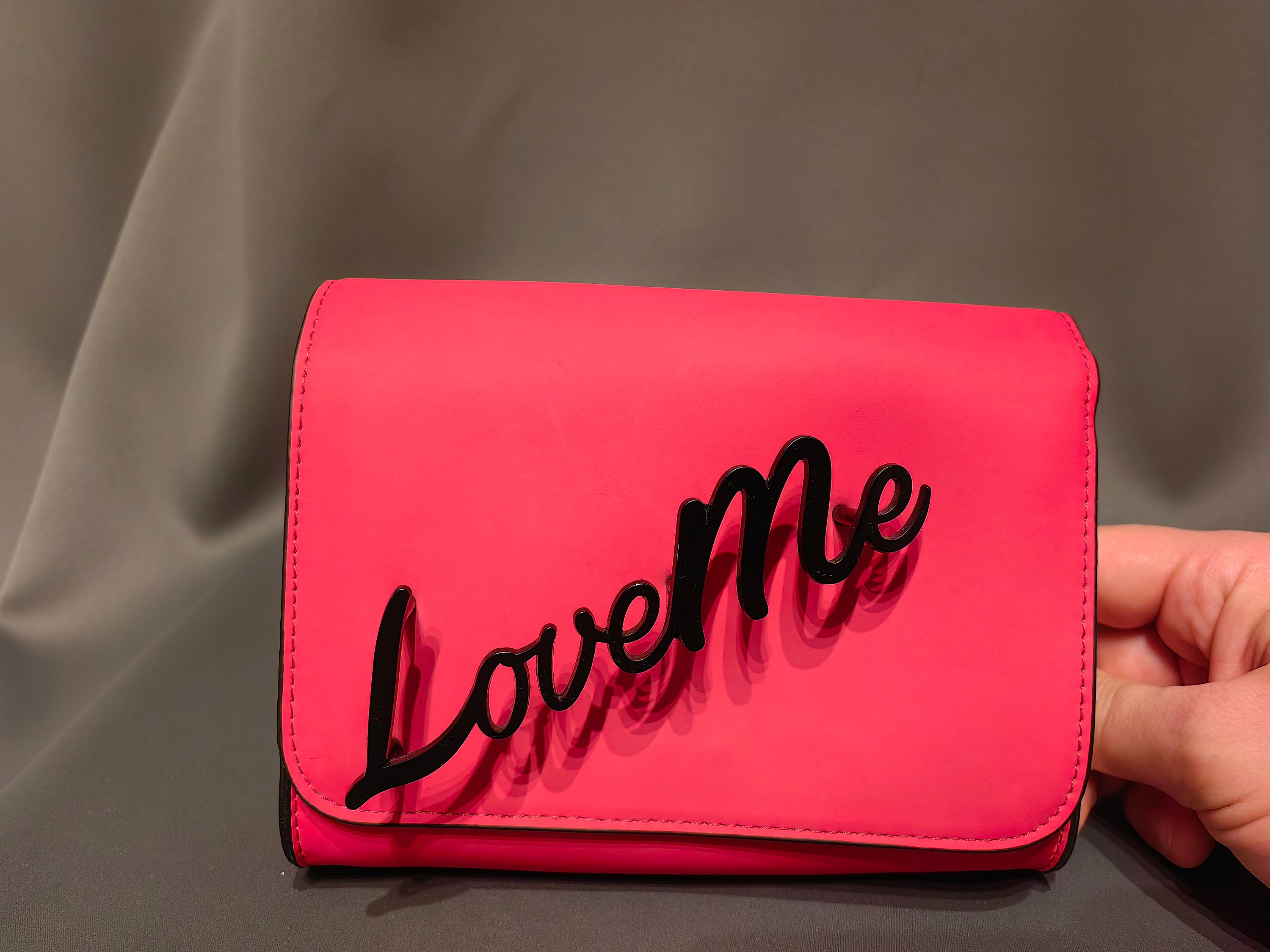 Pochette. Trousse à maquillage MAC. Pochette MAC, rouge. Petit sac. Sac de fête. Sac élégant.