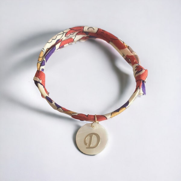 Bracelet cordon liberty pendentif initial en nacre taille enfants ou adultes bracelet liberty personnalisable idée cadeau marraine