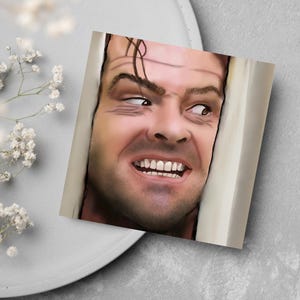 Biglietto d'auguri "Shining Here's Jonny", biglietto d'auguri per ogni occasione, biglietto d'auguri per film horror, biglietto d'auguri per Jack Nicholson e Steven King, biglietto alternativo