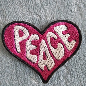Peace & Love-patch die moet worden genaaid