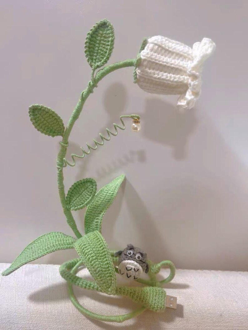 Handgjord virkad liljekonvaljlampa med glasskärm, vallmoblomma – Unik heminredningsbelysning, present, Totoro, sovrum, mysig lampa, Boho USB Version