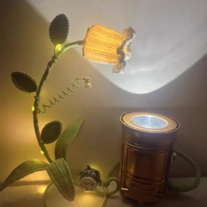 Handgjord virkad liljekonvaljlampa med glasskärm, vallmoblomma – Unik heminredningsbelysning, present, Totoro, sovrum, mysig lampa, Boho bild 10