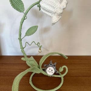 Handgjord virkad liljekonvaljlampa med glasskärm, vallmoblomma – Unik heminredningsbelysning, present, Totoro, sovrum, mysig lampa, Boho bild 6