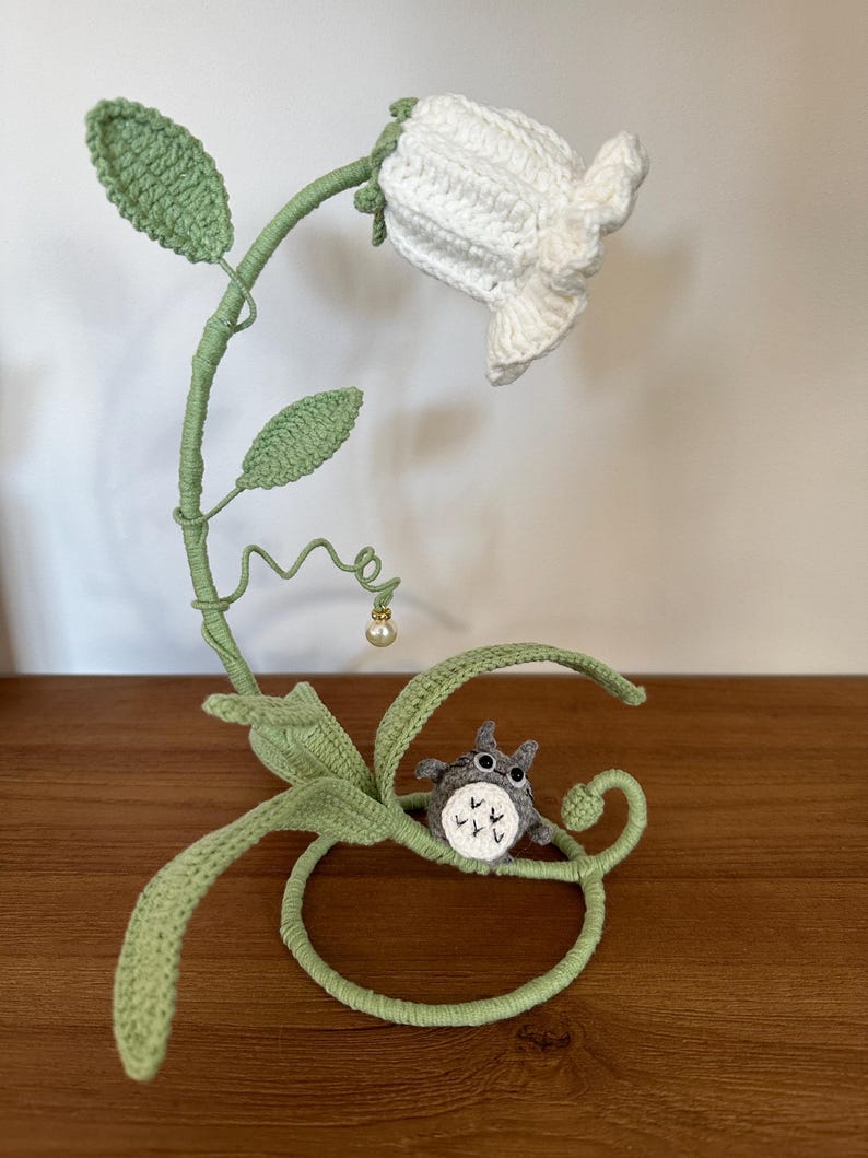 Handgjord virkad liljekonvaljlampa med glasskärm, vallmoblomma – Unik heminredningsbelysning, present, Totoro, sovrum, mysig lampa, Boho bild 6