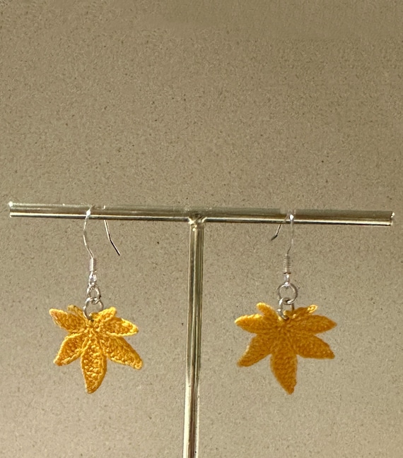 19 Fall Earrings With Leaves, Acorns and Pumpkins 13 Crocheted Maple Leaves