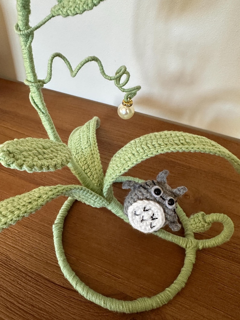 Handgjord virkad liljekonvaljlampa med glasskärm, vallmoblomma – Unik heminredningsbelysning, present, Totoro, sovrum, mysig lampa, Boho bild 7