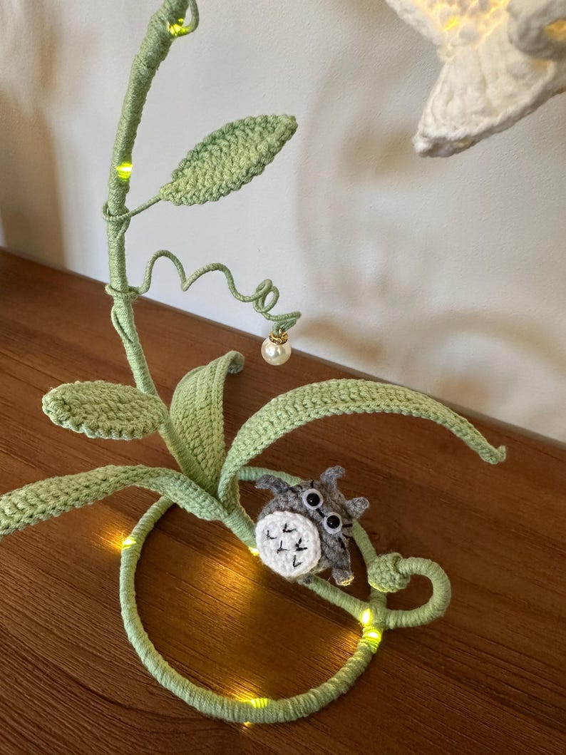 Handgjord virkad liljekonvaljlampa med glasskärm, vallmoblomma – Unik heminredningsbelysning, present, Totoro, sovrum, mysig lampa, Boho bild 3