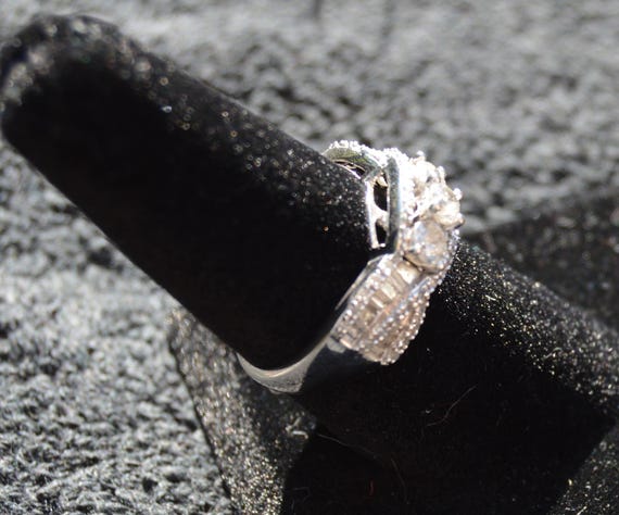 Three-Stone Diamond Ring with Split Shank in 10 k… - image 3