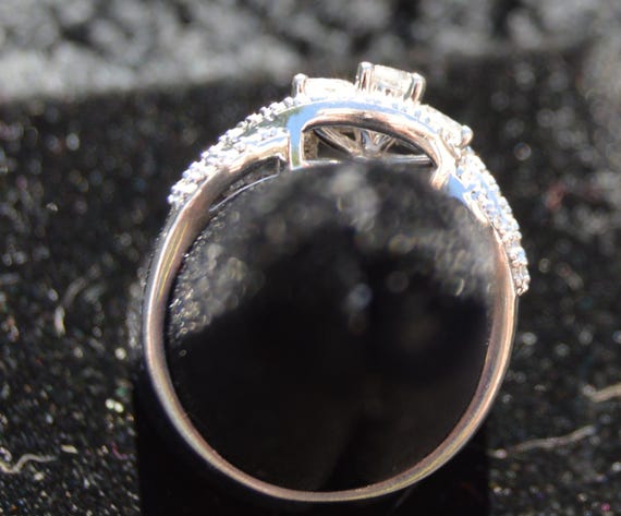 Three-Stone Diamond Ring with Split Shank in 10 k… - image 4