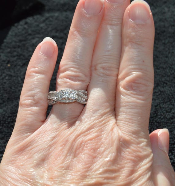 Three-Stone Diamond Ring with Split Shank in 10 k… - image 5