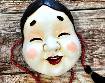 能面 木彫り　伝統工芸　お面　嘘吹き　おかめ 手作りおかめ面：日本の伝統民話の木工芸 - Etsy 日本