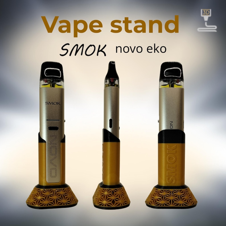 Peut inclure: Un support de vape dor&eacute; et noir avec une base g&eacute;om&eacute;trique, tenant un stylo vape argent&eacute; et noir. Le texte "Vape stand" et "SMOK novo eko" est affich&eacute;. Le support est con&ccedil;u pour un appareil de vape.