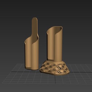 Peut inclure: Deux porte-stylos de couleur bronze. L'un est de conception simple et incurv&eacute;e. L'autre a une base g&eacute;om&eacute;trique d&eacute;corative. Les deux sont cylindriques avec une ouverture incurv&eacute;e. Les porte-stylos sont affich&eacute;s sur une grille.
