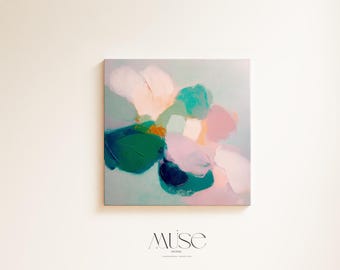 Cuadro floral en tonos pastel para pared • Pintura abstracta de flores en rosa, verde azulado y crema para la decoración del dormitorio / Aurora Muse 001
