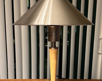 Be Yang’s Postmodern, Art Deco, Memphis, UFO, Machine Age desk lamp.