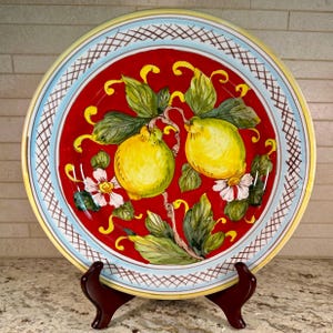 Plato italiano pintado a mano con forma de limón, firmado por Pascal Ammannati, Ravello, Costa Amalfitana, estilo mayólica roja. Decoración de pared.