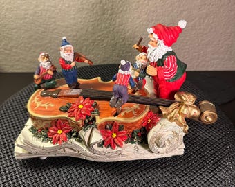 Papá Noel y elfos animados en voilán. Por: SF Music Box Company