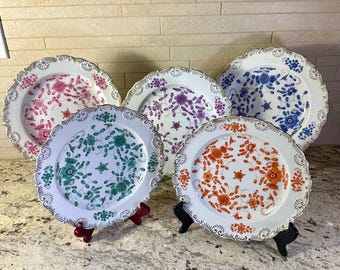 Juego de 5 platos antiguos de porcelana Meissen, forma 81, con diseño de flor india, dorados y bordes festoneados, estilo vitrina, siglo XIX.