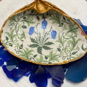 Clam Shell Trinket Jewelry Dish, Coastal Decor, Beachcombed Clam Shell, Hostess Gift, Decoupage Shells, spring light floral, home decor,