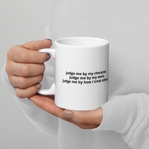 Mug Don't Judge Me By My Passport, cadeau immigrant, tasse à café pour expatrié, tasse citoyen du monde, cadeau diversité et inclusion, tasse citation égalité