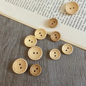 2x Runder Holzknopf mit Puntino Detail 20mm/18mm/15mm, Beige Braune Holzknöpfe