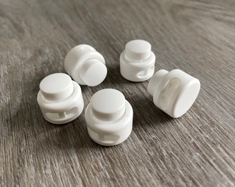 5x witte duurzame snoerstoppers met twee gaten 18 x 16 mm, kunststof koordvergrendelingen gatgrootte 4 mm, snoerversteller voor kleding met trekkoord of pethoed