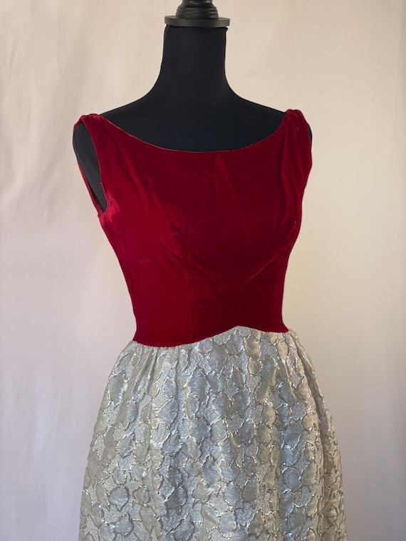 The HOLLY Dress: 1950s Red and Silver Cocktail Dr… - image 3